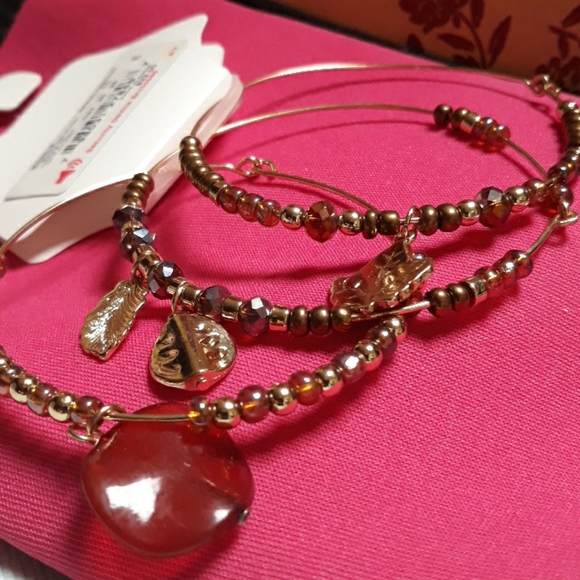 🌟3/$10 - Color Bracelets NWT - Picture 2 of 7